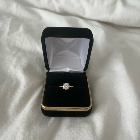 Engagement ring (moissanite) - Picture 4 of 5